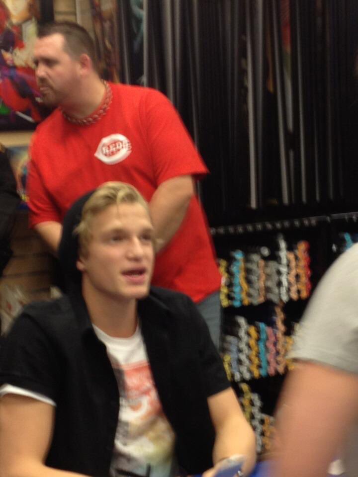 blabycodes's tweet image. 5 years &amp;amp; the only thing different is that f.y.e is now champs. scenery changed but my heart remains the same. miss u love u @CodySimpson 💓💭