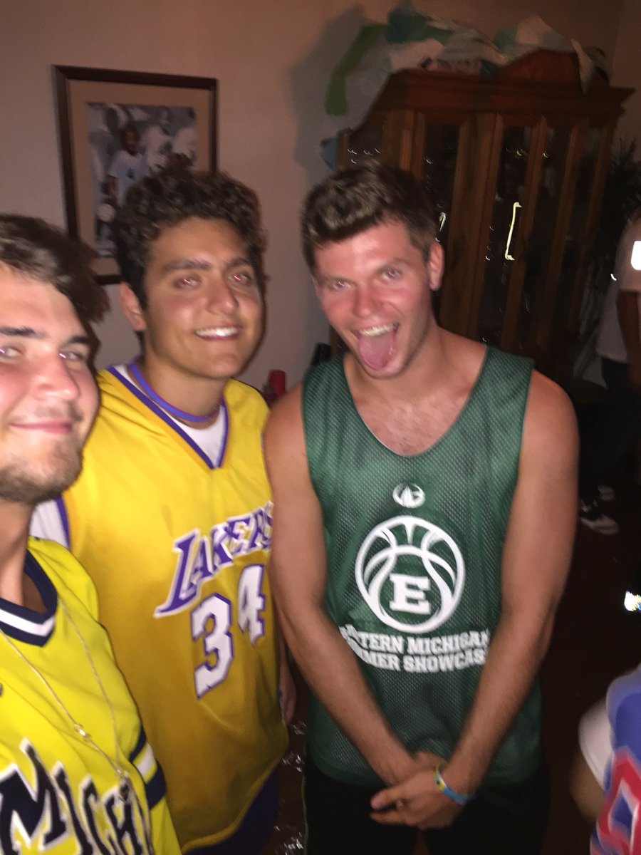 JacobHecker's tweet image. Happy bday @Zawaideh_ looking forward to a great summer with u ❤️🎉👍🏻🍾