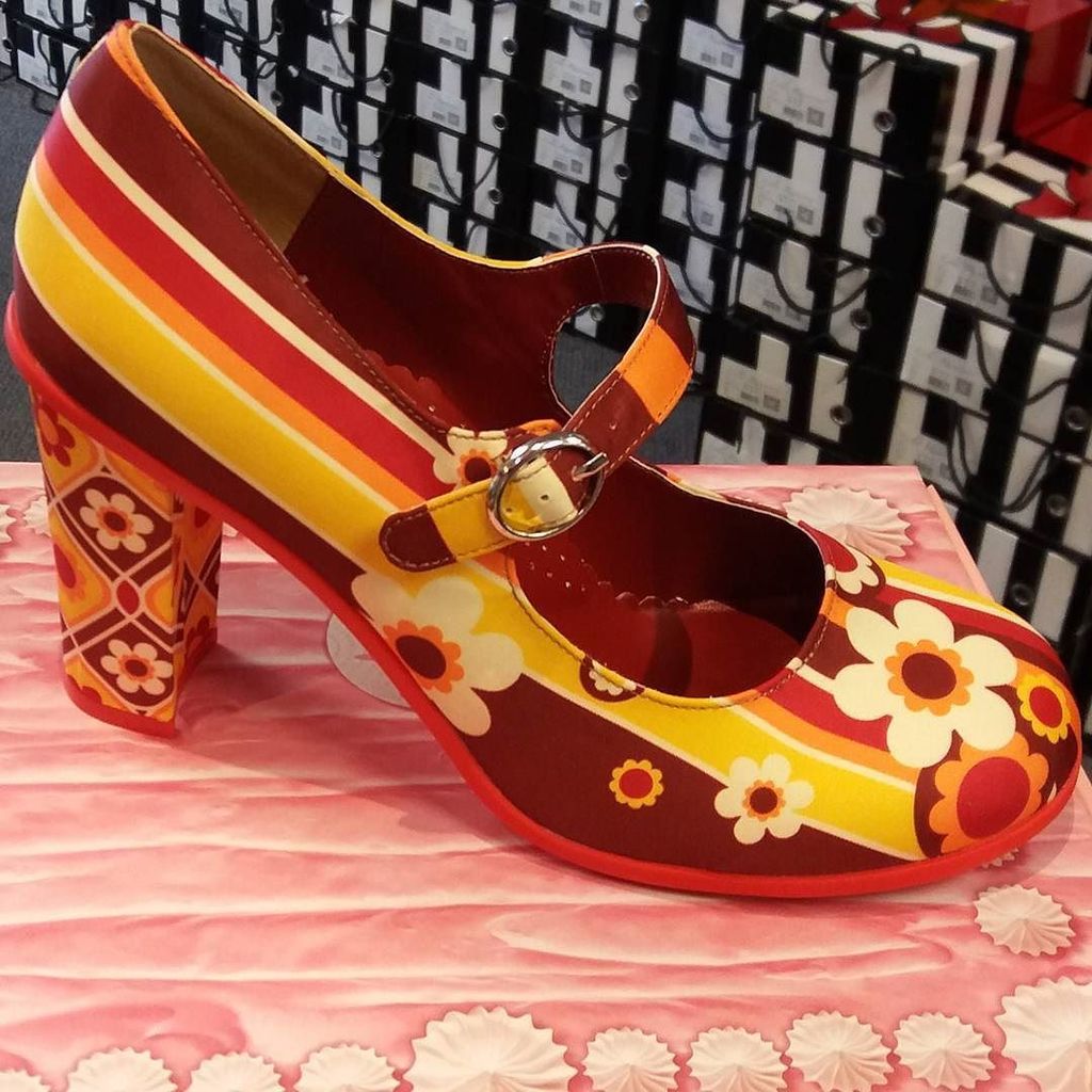 19blacknz's tweet photo. That '70s Show!!
#19blacknz #hotchocolateinternational #flowerpower #newshoes #prettyshoes #retrofashion #retrosho… https://t.co/s7ed7Vl6H2 https://t.co/IlepMDKAqR