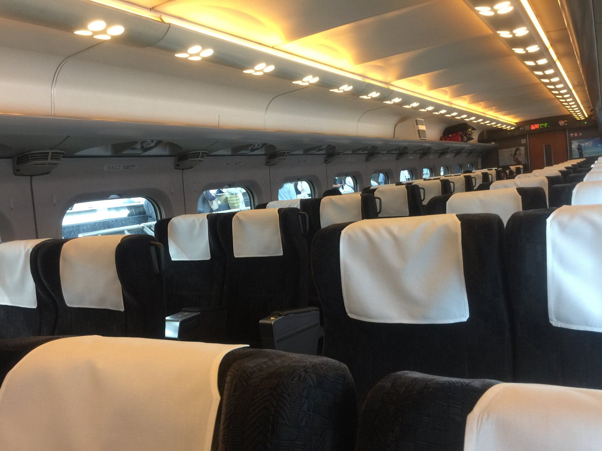 カンニング竹山 大阪より東京へ帰る新幹線 どの便もグリーン車でさえ満席でチケットがとれないと言うのに喫煙車両がある便だけはガラガラである 世の中どんだけタバコが嫌いなのか T Co Avapnufpp5 Twitter