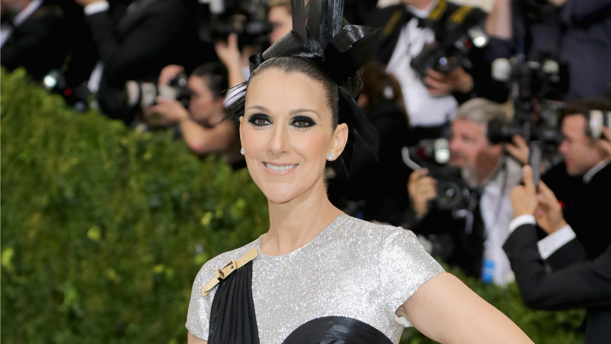 AlbertoVelasco's tweet photo. .@celinedion makes her #MetGala debut in custom Versace. https://t.co/Kmd8Dx6H37 by #Eng_MShamiyeh via @c0nvey https://t.co/9j2JLkF88H