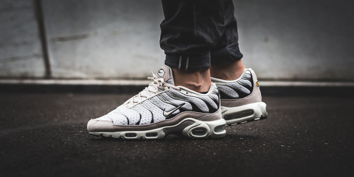 air max plus sail black