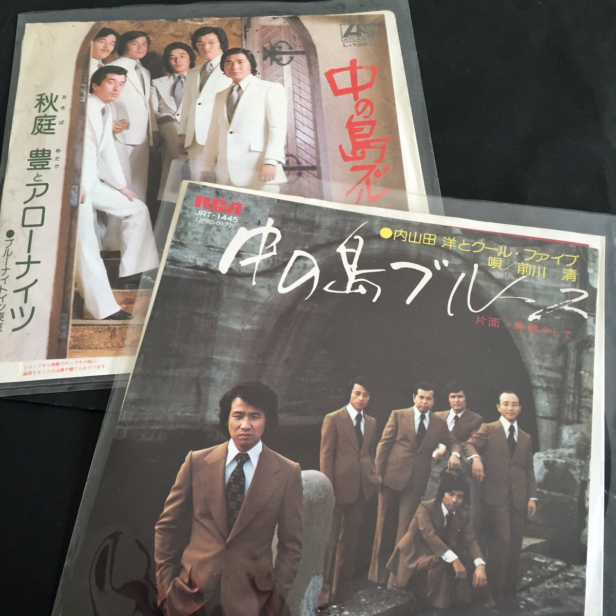 Rsvp 原曲に作詞 編曲をくわえて2年後 1975 に内山田洋とクールファイブ そしてシャネルフォーから改名した秋庭豊とアローナイツで同じ年に発売された 中の島ブルース 全国的な知名度からクールファイブ盤がヒットして有名ですが 秋庭豊とアロー