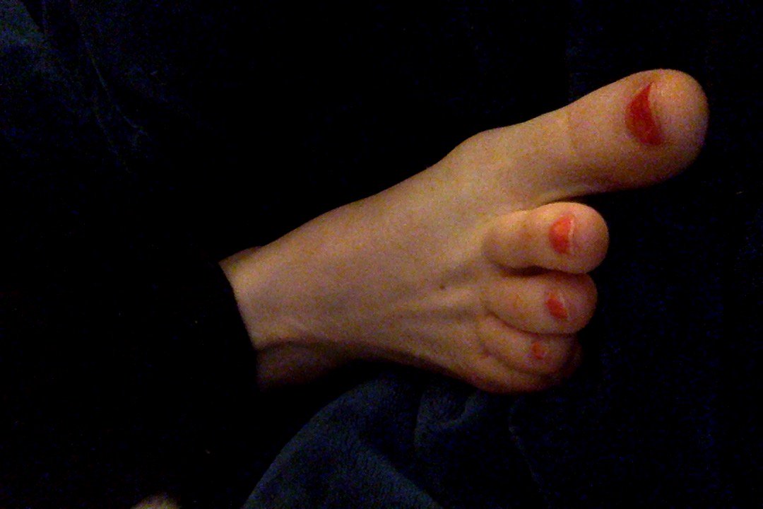 GoddessAragon's tweet photo. Who wants to repaint My nails? #footworship #nailfetish #femdom #footfettish #feetfetish https://t.co/GmHHeUHje5