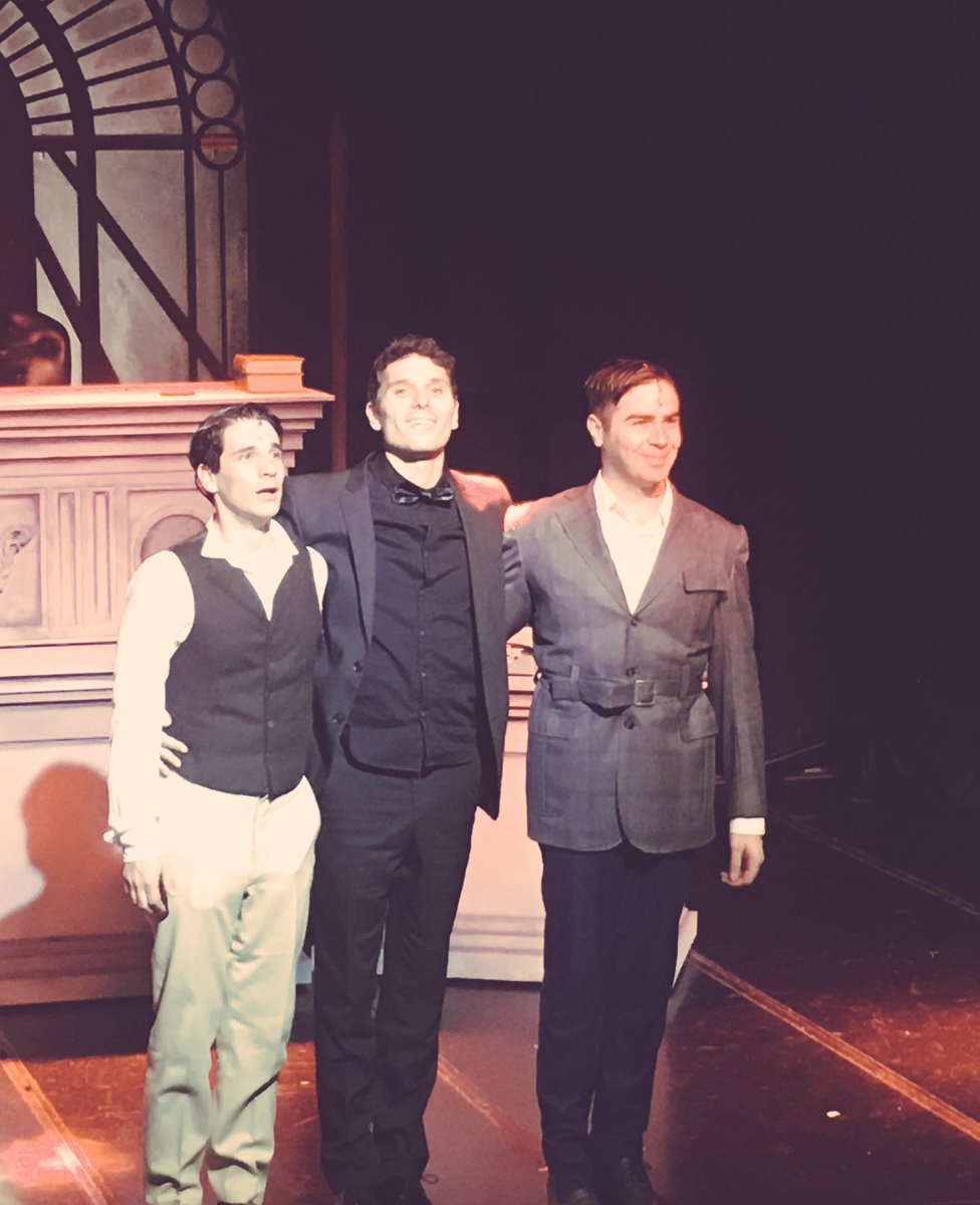 #NocheDeEstreno #ElPacto de <a href="/sdolginoff/">Stephen Dolginoff</a> <a href="/MusicalElPacto/">Musical El Pacto</a> <a href="/leanbassano/">Leandro Bassano</a> <a href="/Velazquez_Pedro/">PEDRO VELÁZQUEZ</a> <a href="/TeatroBorder/">Teatro Border</a>👏🏻👏🏻👏🏻 
Todos los martes!