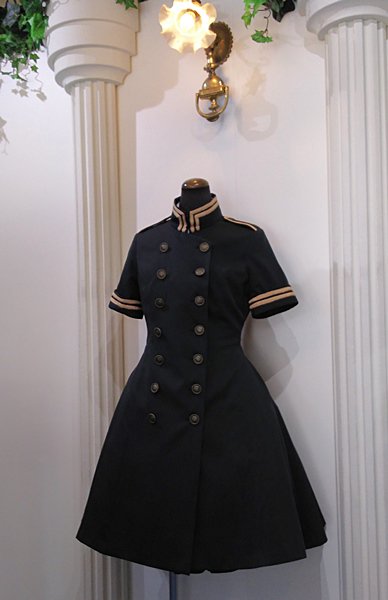 Atelier Boz Auf Twitter 軍服ワンピース 人気のミリタリー風ワンピースに半袖が登場致しました カッチリとした衿元と各所に施されたブレードが ミリタリー要素に高貴さを加えたワンピースとなっております T Co Exxnzatfpk 是非 ご覧下さいませ