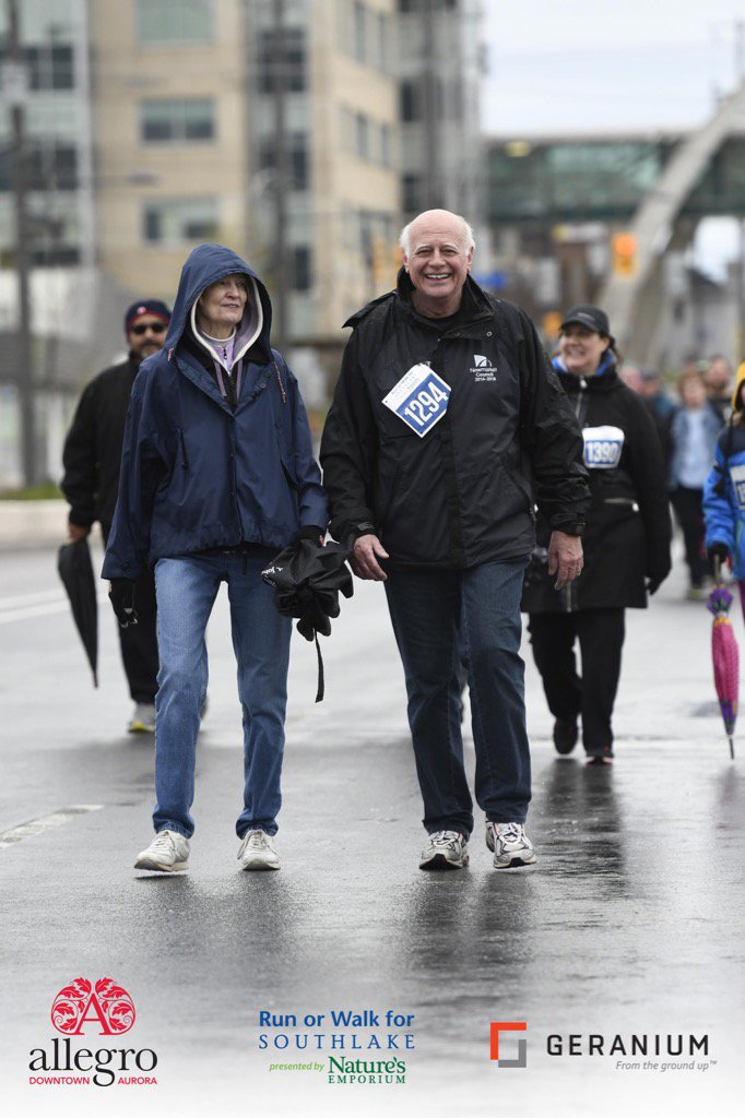TonyVanBynen's tweet photo. Cold &amp; rainy weather didn't dampen the enthusiasm to support our Hospital @SouthlakeFndn @Southlake_News https://t.co/DK9C3cTQgu
