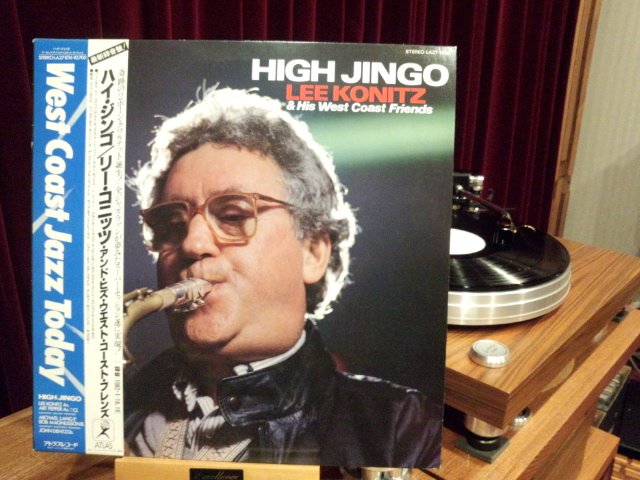 リー・コニッツとアート・ペッパーの初共演盤が、850円で買えちゃうのも嬉しい。「HIGH JINGO」'82
このときのペッパーは何度目の「復活」だったのだろう？　当時は痛々しい印象があったけれど、いま聴いてみるとけっこう元気なサウンドに驚く。ピアノの厚み、ベースの低音もイイネ！