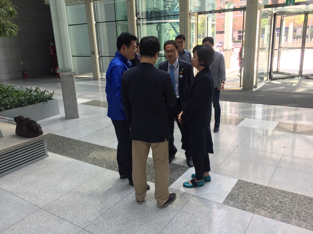 좀전 sbs 1층 로비 | 인스티즈