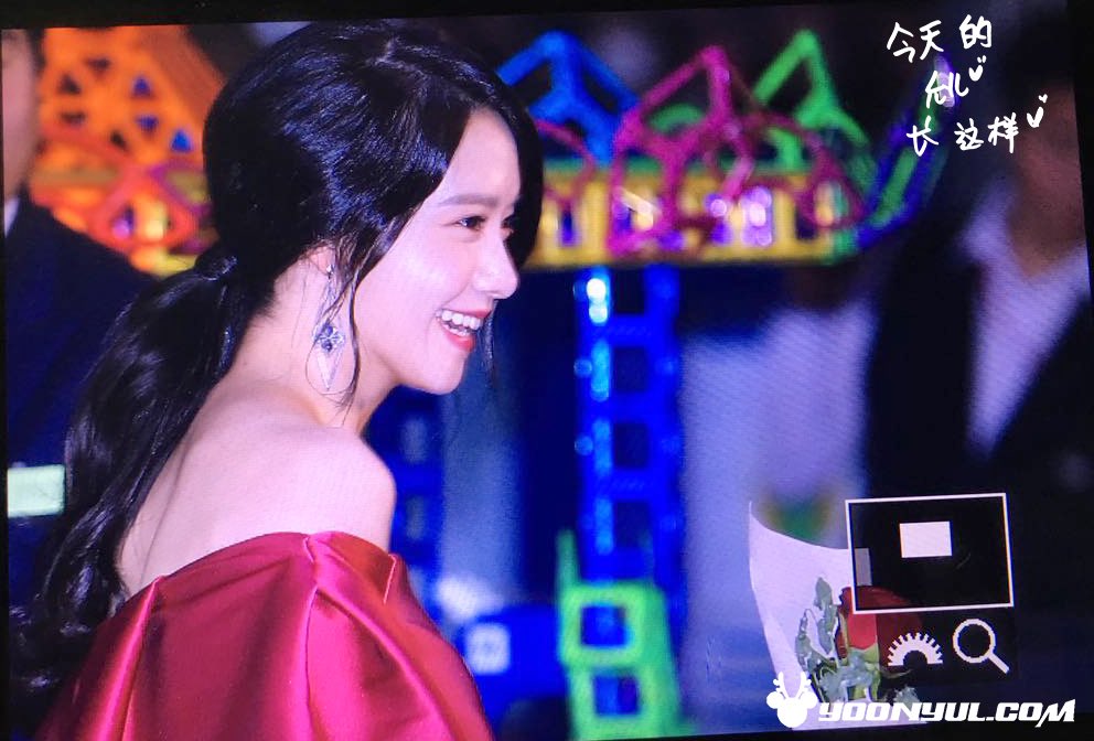 [PIC][03-05-2017]YoonA tham dự "53rd Baeksang Arts Awards" vào chiều nay + Giành "Most Popular Actress or Star Century Popularity Award (in Film)" C-47AkgUIAAVL8S