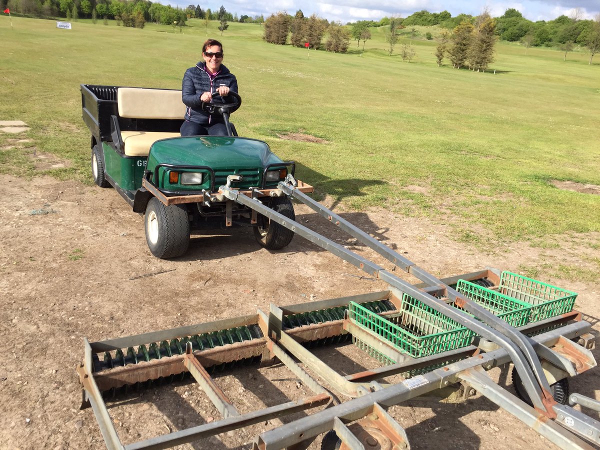 Leavesm's tweet image. Big thanks to the #BallPickers team @barlboroughlgc for giving me a go on the buggy! #WorkHardPlayGolf #Golf #GroundsKeeper for a day!