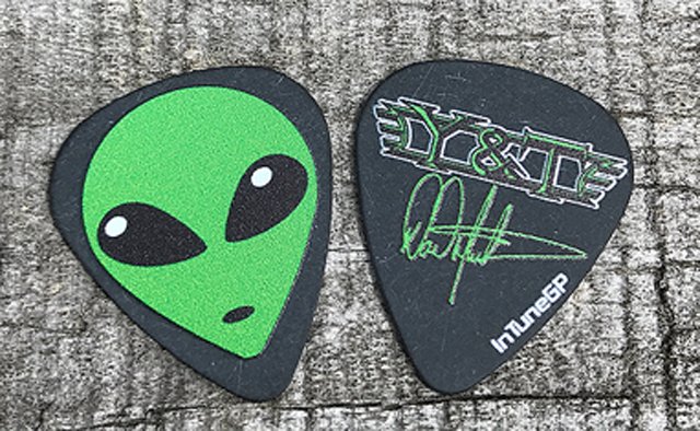 Alien 2024 guitar pick