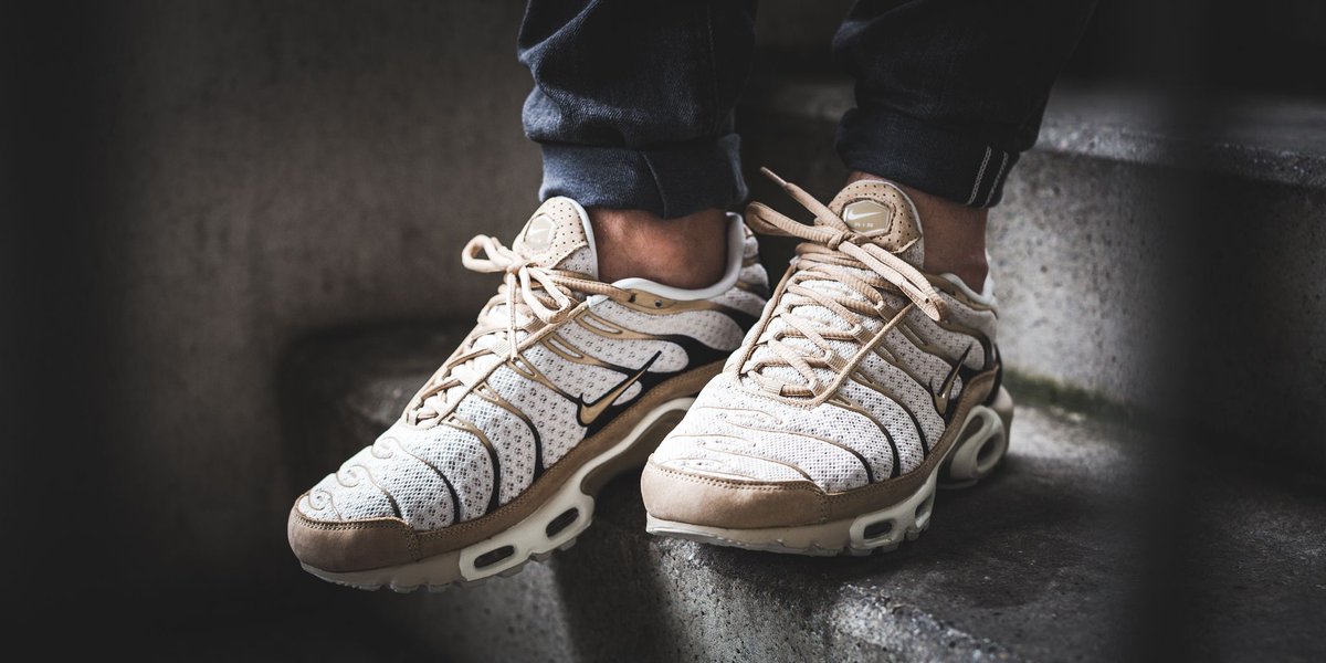 air max plus light bone