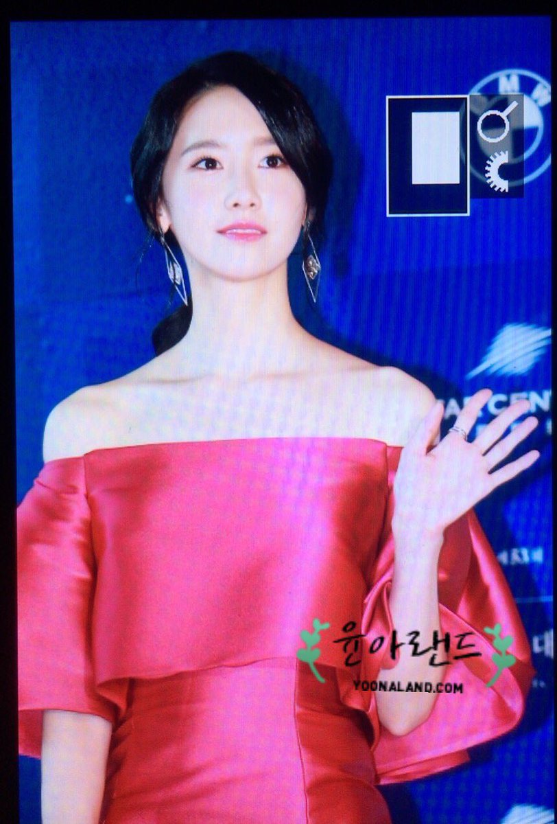 [PIC][03-05-2017]YoonA tham dự "53rd Baeksang Arts Awards" vào chiều nay + Giành "Most Popular Actress or Star Century Popularity Award (in Film)" C-4vpwiVYAAKSS_