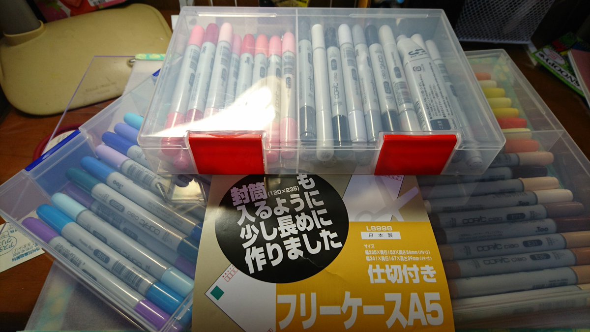 上条悠加 生存はしている على تويتر 天啓だと思った コピック収納 だけでなく その他マーカー類の収納にも使えそう パステルや絵の具のバラ売り購入分の整理とかー フィキサチーフはさすがに無理そうだけど Seria フリーケース 100均収納 画材以外に使い道有り