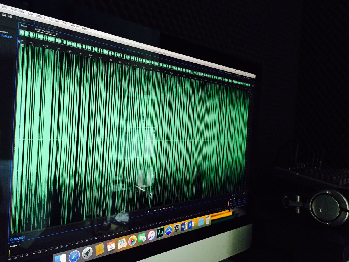 NoudvanSommeren's tweet photo. Deze middag bezig met een Engelse #voiceover voor een #instructiefilm. https://t.co/dNTvYfCI6f https://t.co/ge6WA59rlU