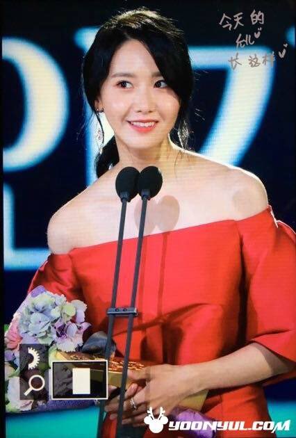 [PIC][03-05-2017]YoonA tham dự "53rd Baeksang Arts Awards" vào chiều nay + Giành "Most Popular Actress or Star Century Popularity Award (in Film)" C-54iTmXkAEHT0O