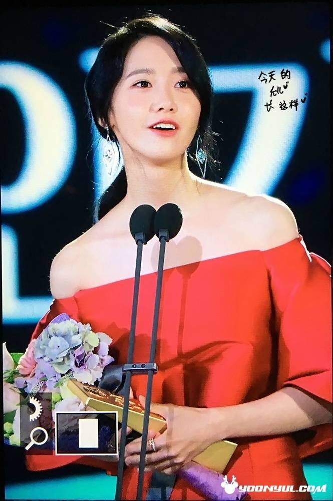 [PIC][03-05-2017]YoonA tham dự "53rd Baeksang Arts Awards" vào chiều nay + Giành "Most Popular Actress or Star Century Popularity Award (in Film)" C-54ibwXUAEsk3H