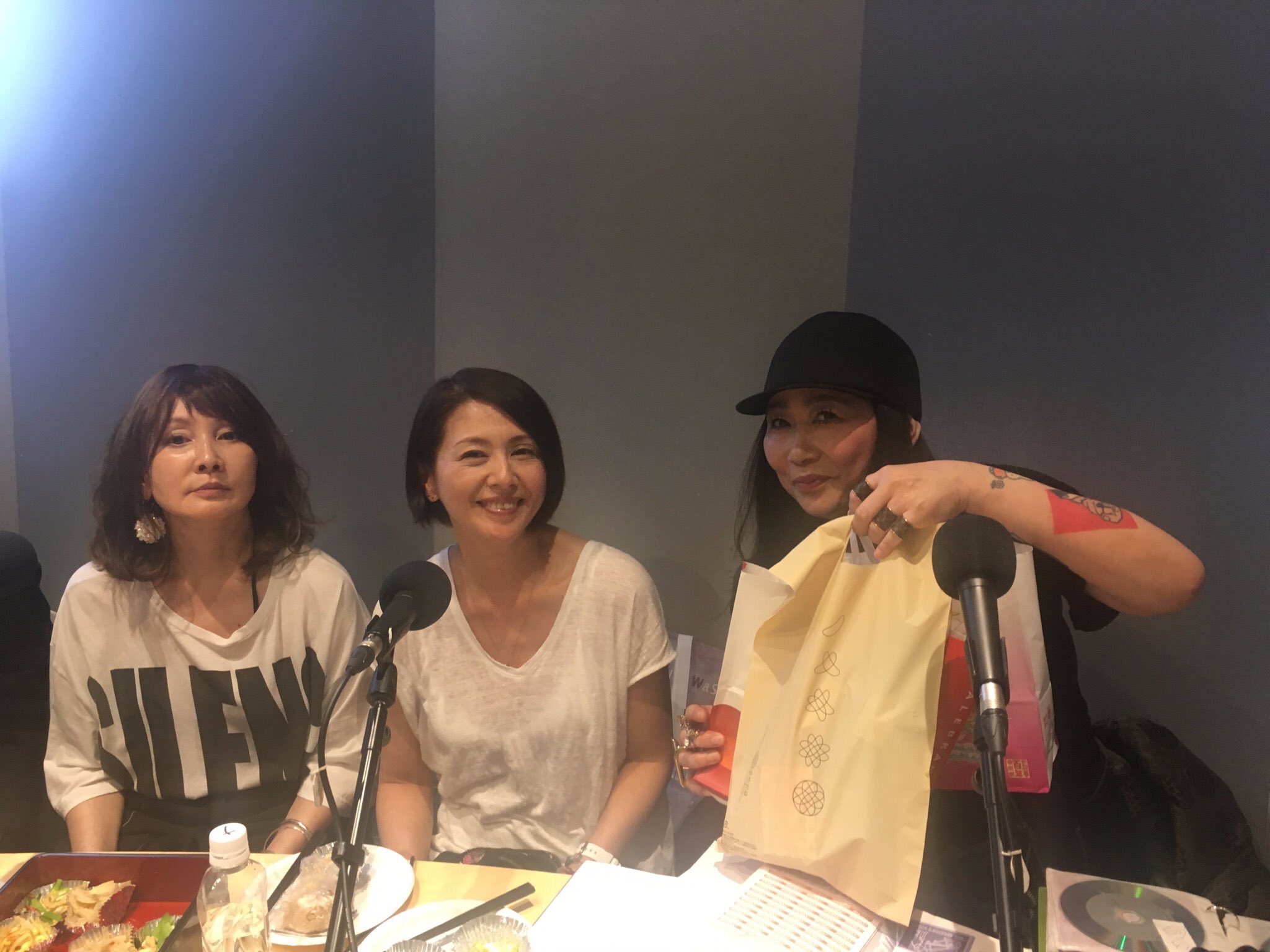 渋谷のナイト 今夜の 渋谷のナイト は 好評だった4月27日の再放送 カスバのママ増田令子さんが ゲストに小泉今日子さん Youさんをお迎えした回でした 渋谷のラジオ T Co 3pzpyqtaqy Twitter 渋谷のナイト 今夜の 渋谷のナイト は 好評だった4月27日の再放送 カスバのママ増田令子さんが ゲストに小泉今日子さん Youさんをお迎えした回でした 渋谷のラジオ T Co 3pzpyqtaqy Twitter