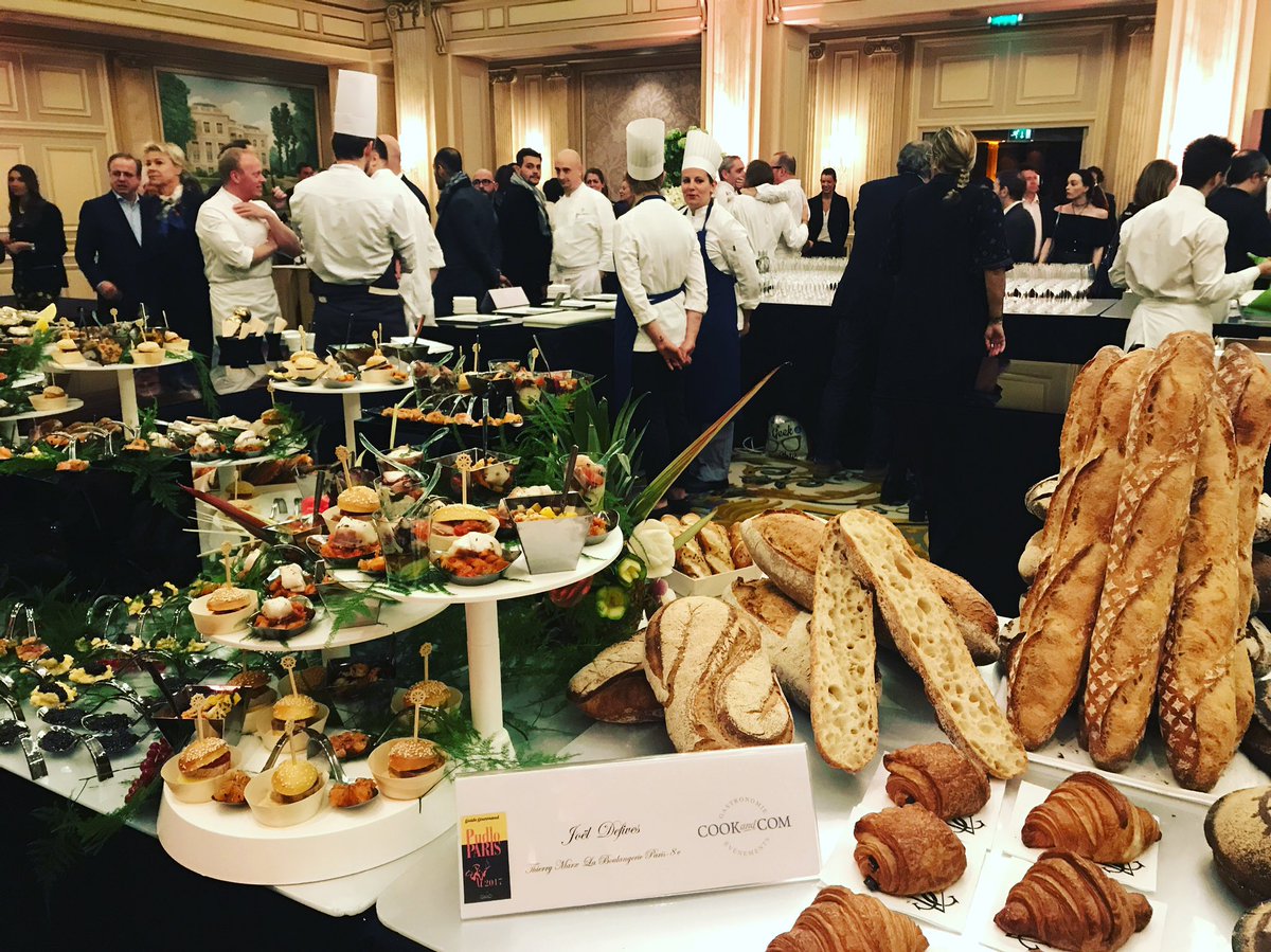 MANGER
Belle soirée gourmande pour la remise des prix du #pudlo 2017 <a href="/gillespudlowski/">Gilles Pudlowski</a>