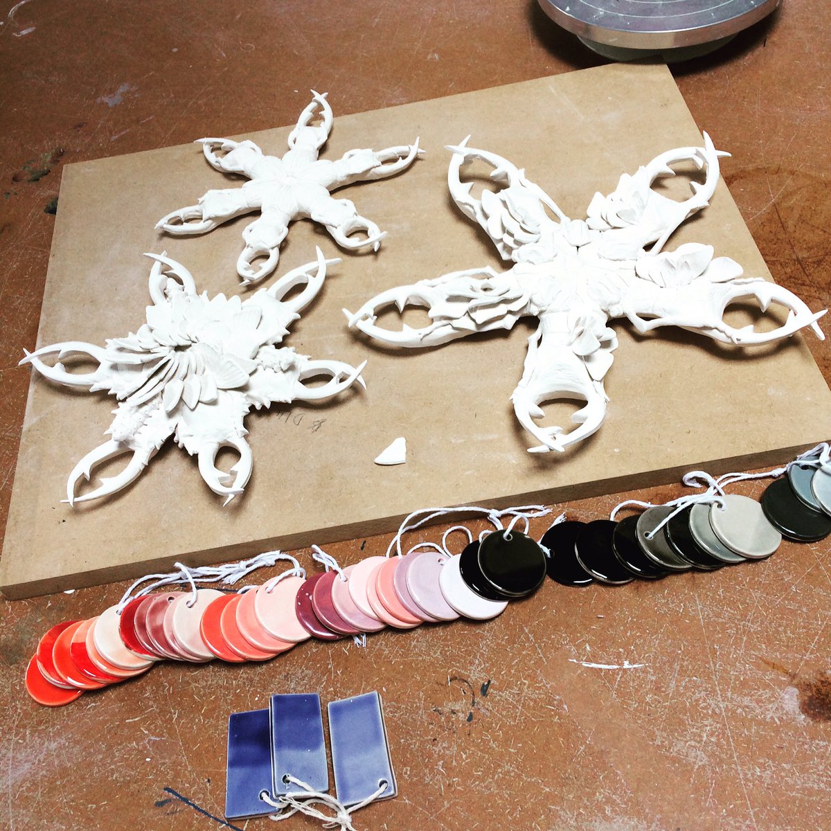 Anna Collette Hunt (@anna_c_hunt) on Twitter photo It's the second day of cosmic glazing for the <a href="/pintofscience/">Pint of Science UK</a> #creativereactions exhibition! It's the second day of cosmic glazing for the <a href="/pintofscience/">Pint of Science UK</a> #creativereactions exhibition!