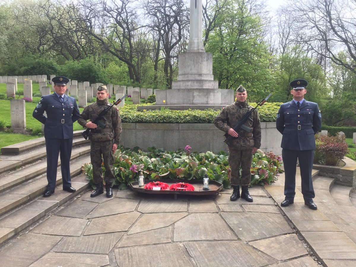 RAFNortholt's tweet image. #pedaltopoland team proud to pay respects alongside Polish servicemen in Poznan @PolishEmbassyUK @CWGC @RAFBF