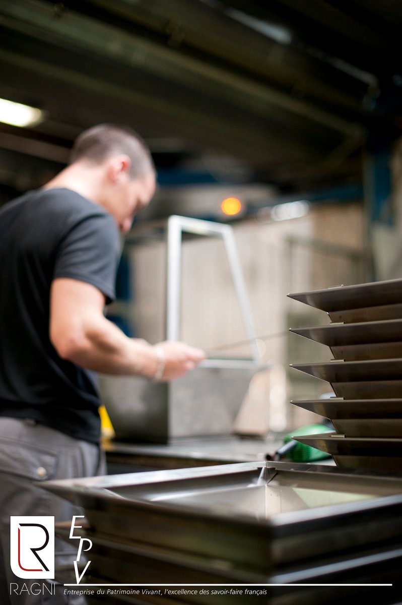 Ragni est Entreprise du Patrimoine Vivant ! Merci à tous les talents qui la font vivre #joie #fierté <a href="/labelepv/">Label EPV</a> @_Bercy_ #eclairagepublic