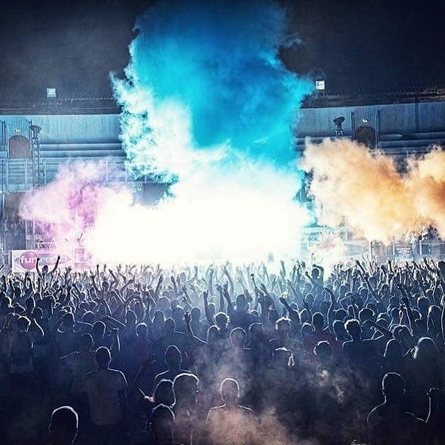 ColorSummer83's tweet photo. ➡️Le #ColorSummerFestival revient SAM 19 AOÛT à #Fréjus !! 🎉🎉 Poudre Colorée, Canons XXL ! #Klingande #Mozambo 🎵 https://t.co/eJDORLh7ZX ! 🌴 https://t.co/uMt9ASq6yv
