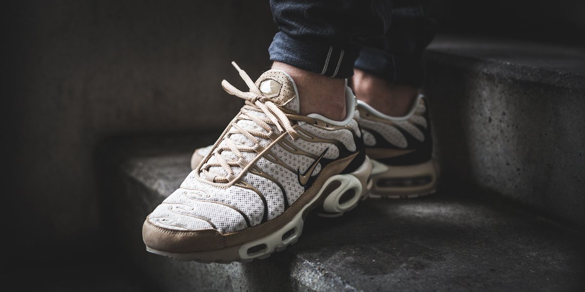 air max plus light pink