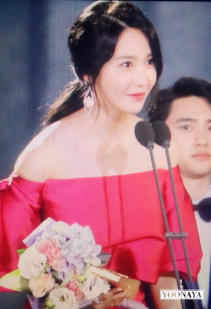 [PIC][03-05-2017]YoonA tham dự "53rd Baeksang Arts Awards" vào chiều nay + Giành "Most Popular Actress or Star Century Popularity Award (in Film)" C-5NB-KWsAAYZwf