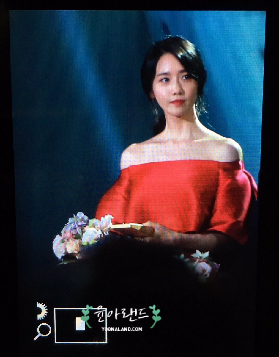 [PIC][03-05-2017]YoonA tham dự "53rd Baeksang Arts Awards" vào chiều nay + Giành "Most Popular Actress or Star Century Popularity Award (in Film)" C-5PzLuXYAA1fl_