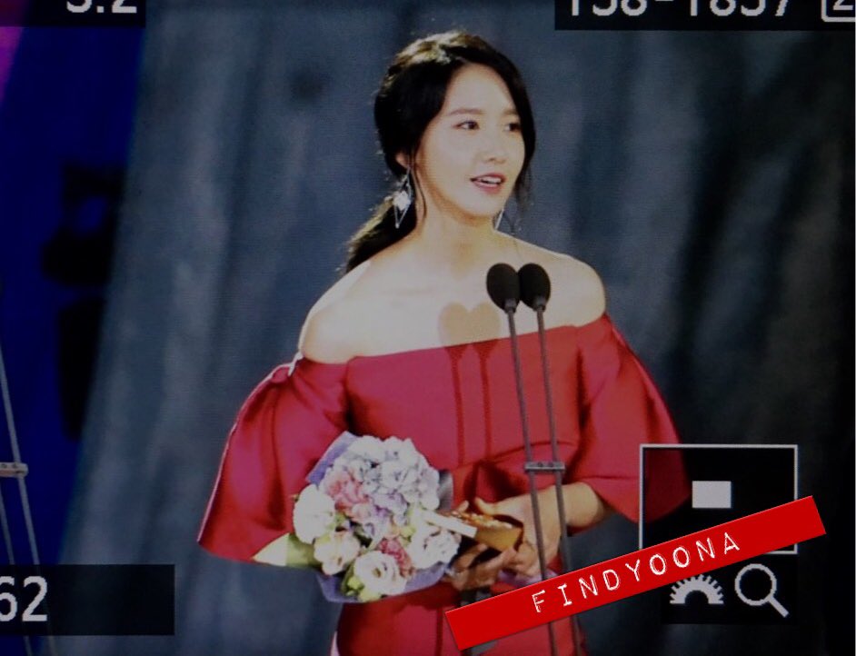 [PIC][03-05-2017]YoonA tham dự "53rd Baeksang Arts Awards" vào chiều nay + Giành "Most Popular Actress or Star Century Popularity Award (in Film)" C-5TK3BXcAAs7I8