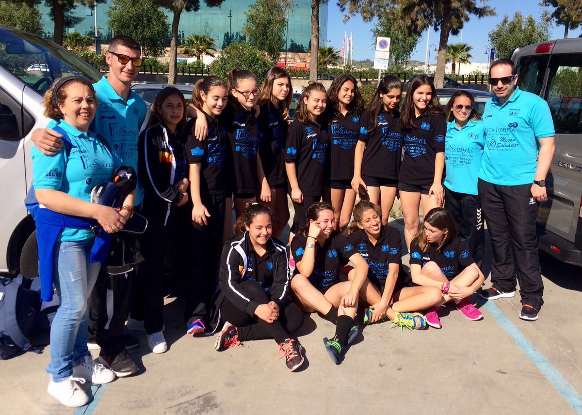 Nuestras chicas ya están preparadas para comenzar su #CADEBAIF17 
Hoy primer partido frente a <a href="/BM_Roquetas/">Club Balonmano Roquetas</a> 
Mucha suerte equipo!