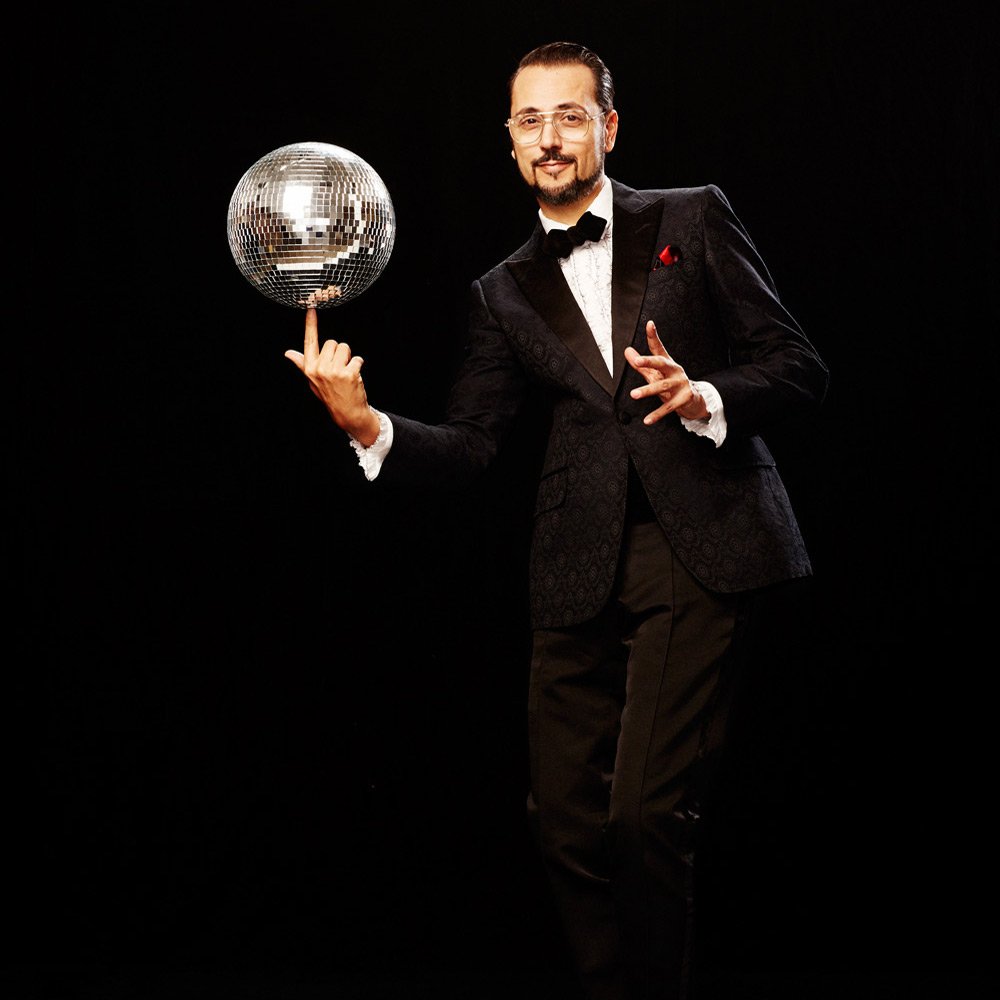 I'll be chatting to the one &amp; only @dimitriparis this Sat on the Beat Goes On &amp; giving away tickets to his show @district8dublin on May 19th