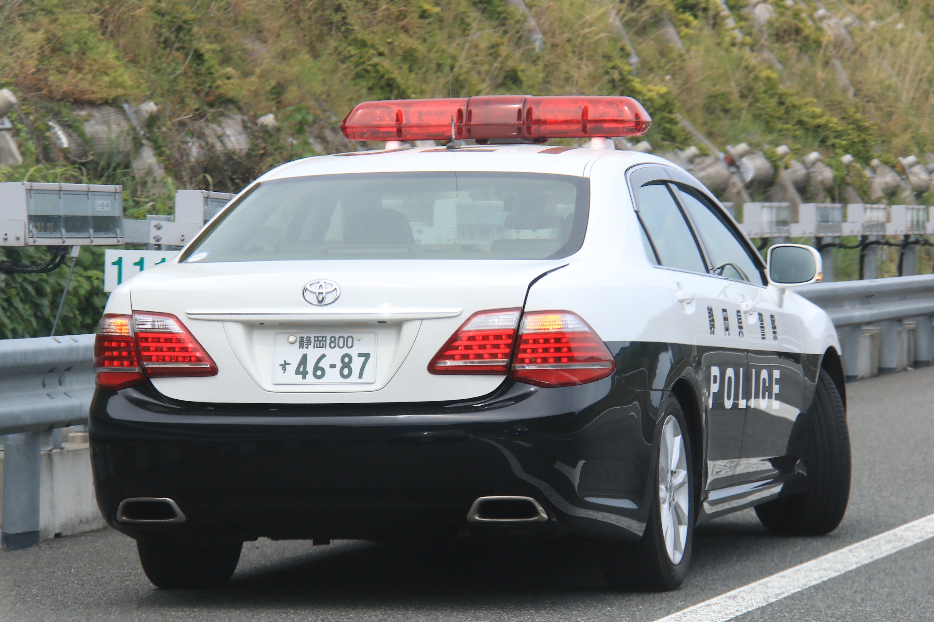 レイズ ヒコセブントヨタクラウン(GRS202) 静岡県警高速道路交通警察隊車両 クラウンハイブリッドのパトカーがミニカーで登場！ 北海道警察