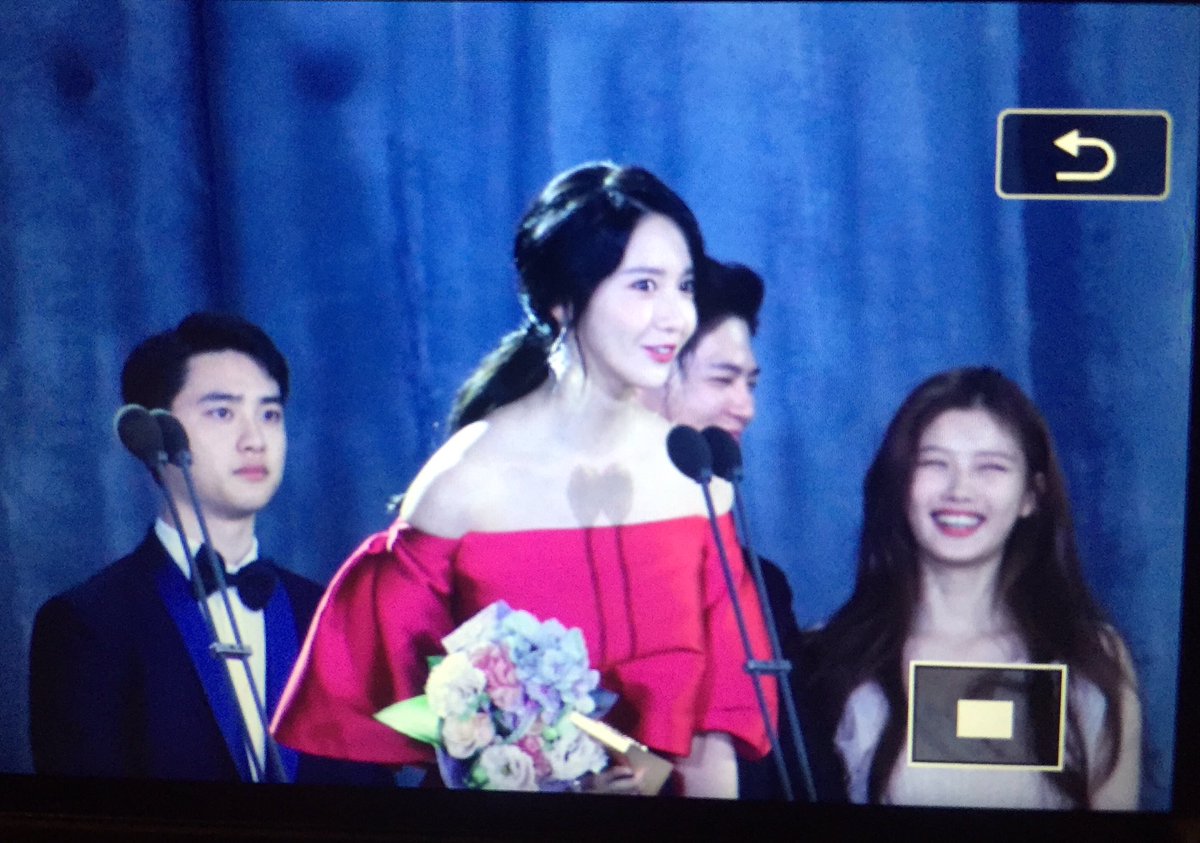 [PIC][03-05-2017]YoonA tham dự "53rd Baeksang Arts Awards" vào chiều nay + Giành "Most Popular Actress or Star Century Popularity Award (in Film)" C-5jxCDXgAEfgmn