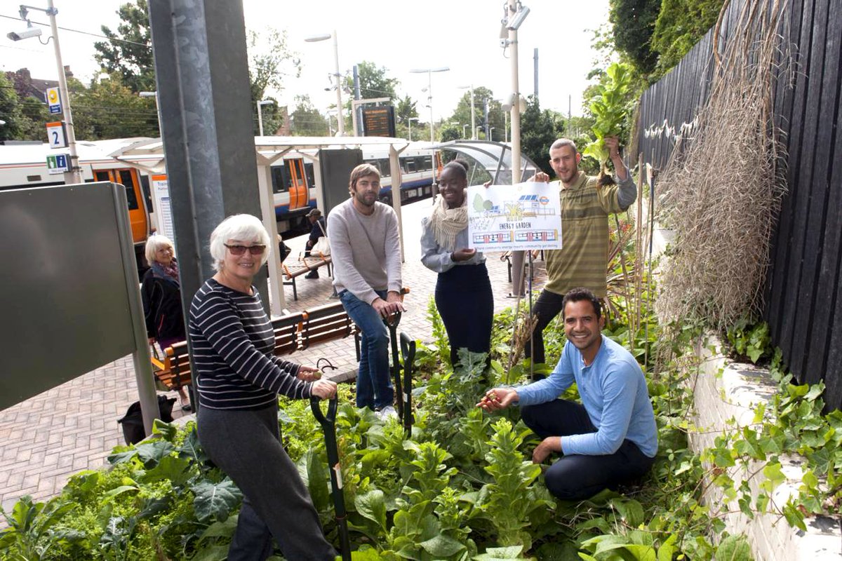 Join us tomorrow at #RectoryRoad Overground from 15:00-16:00 for the second community gardening session!