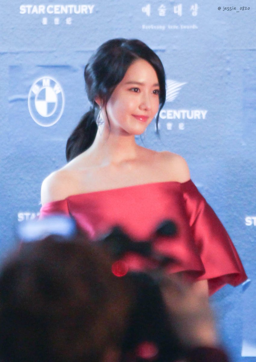 [PIC][03-05-2017]YoonA tham dự "53rd Baeksang Arts Awards" vào chiều nay + Giành "Most Popular Actress or Star Century Popularity Award (in Film)" - Page 2 C-5sDb-XkAA6LZZ