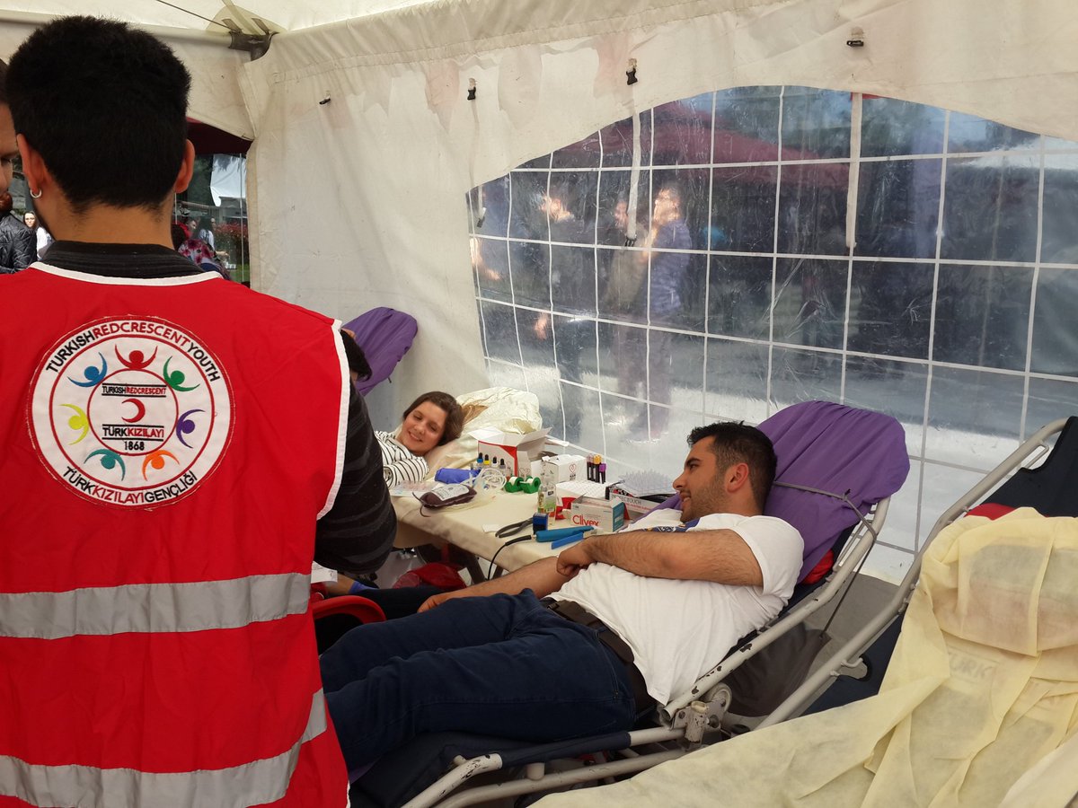 Kızılay Kulübü'nün 2 gün sürecek kan bağışı etkinliği tüm hızıyla devam ediyor.