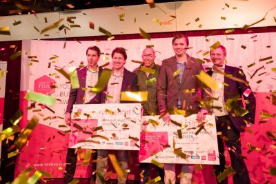 Startups Media Distillery en Inkless pakken finale-ticket Young business award 2017. #YBA2017 @YoungBusinessAw buff.ly/2pXjvPm