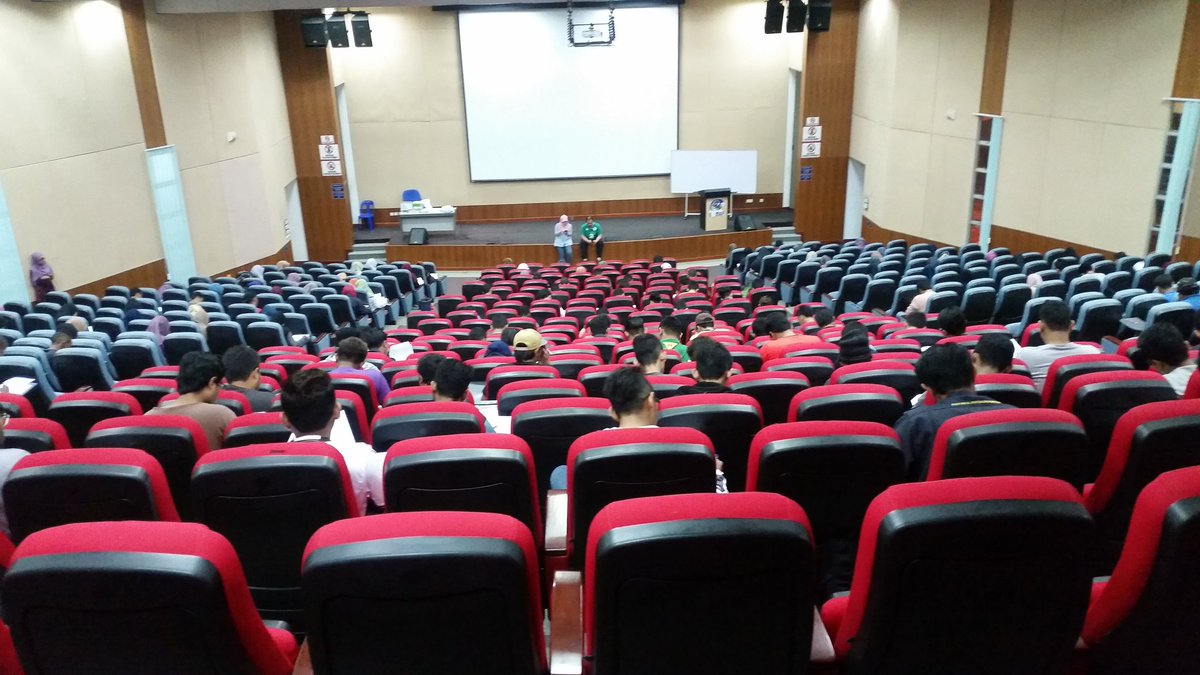 AminudinAnuar's tweet image. Nampak kepala jaa. Kusyuk sgt ampa ni. Soalan da dapat awal dah. Tak kan xleh jwab lg. Gudluck nooh #eet308 #powersystemanalysis