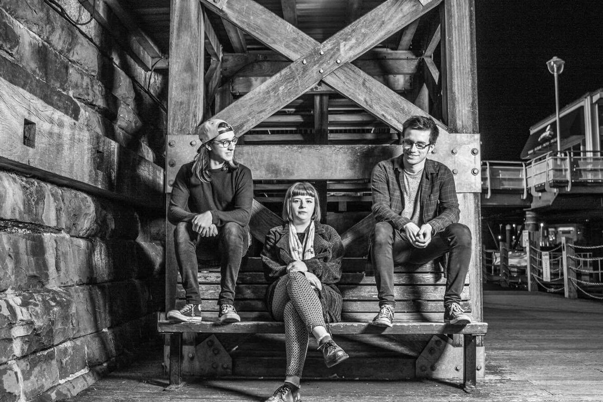 // Set byw  @ChromaBandUK o'r <a href="/Urdd/">Urdd Gobaith Cymru</a> /  Albwm newydd <a href="/LowriEvansMusic/">Lowri Evans</a>  / tiwns newydd <a href="/UumarBand/">uumar</a> @mablitudur \\

bbc.in/2oY8ywL