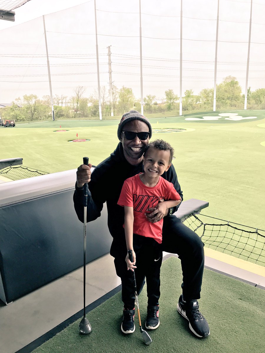 paytonsun's tweet photo. Out of school early so we stopped at @Topgolf Naperville. Thank you for taking care of us today. #3Fore🏌 #TopGolf https://t.co/t3ZOmFozCQ
