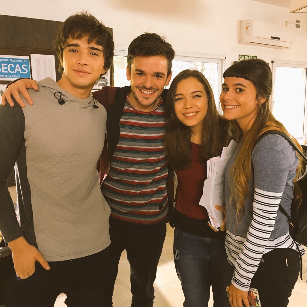 Grabando <a href="/quieroviviratu/">#QuieroVivirATuLado</a> con estos genios <a href="/JulianSerrano01/">Julián Serrano 🇦🇷</a> <a href="/LenaNarvay/">Malena Narvay 🖤</a> <a href="/agosmamrutt/">Jachinaaa ☮</a> ! Gracias <a href="/CristhianRV/">Cristhian Quiroga</a> !