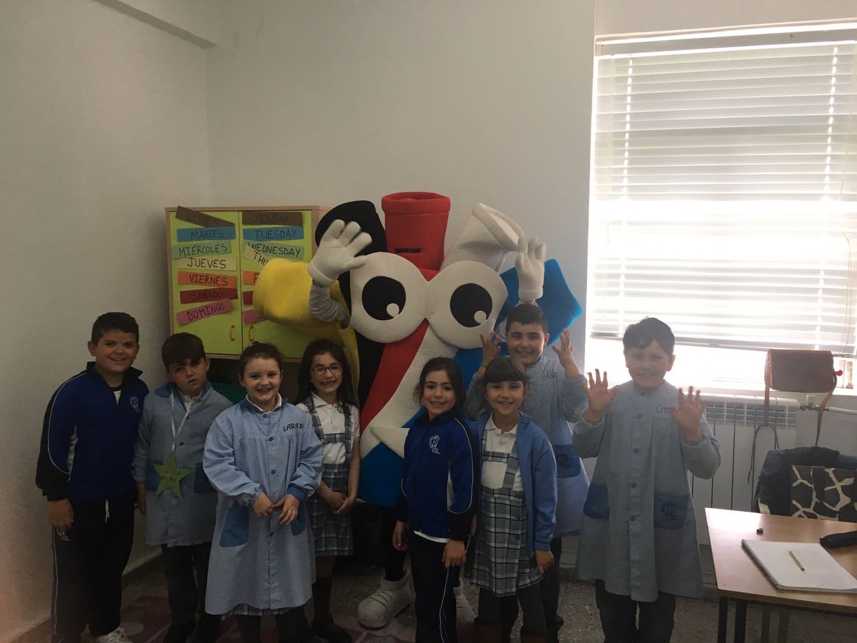 ActivaRedes's tweet photo. Mr.PIPE nunca defrauda: hoy en el colegio Sagrado Corazón de Jesús de Ribadeo #generandoilusion #diversion #compromiso #idiomas #somosPIPE https://t.co/kfy8BN9Drk