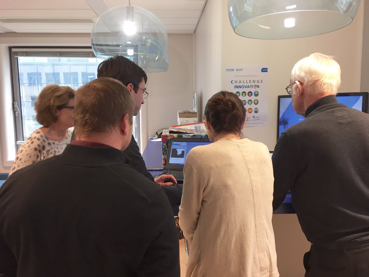 Mariane_Cvn's tweet photo. Découverte de la messagerie instantanée #Outlook par les agents de l'USR IDF. Les supers animateurs : les #etableurs 👍🏻 #collaboratif https://t.co/68TvpSgXUh