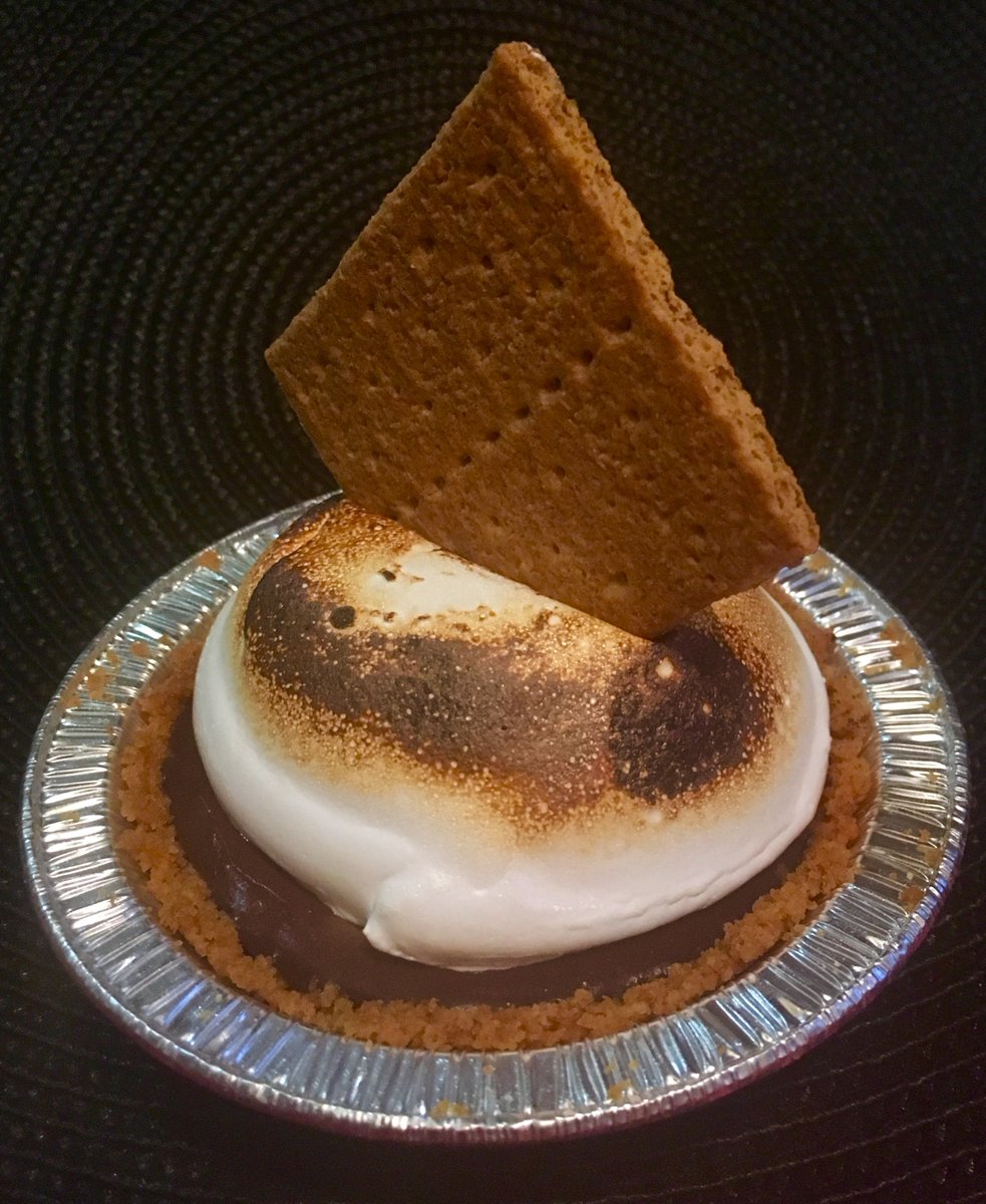 fryandpie's tweet image. Get "S'more O' Dat" in your life @fryandpie @HiHoNola Try this #FunPie at #fryandpie #SmorePie #NOLALateNightEats #PieLove