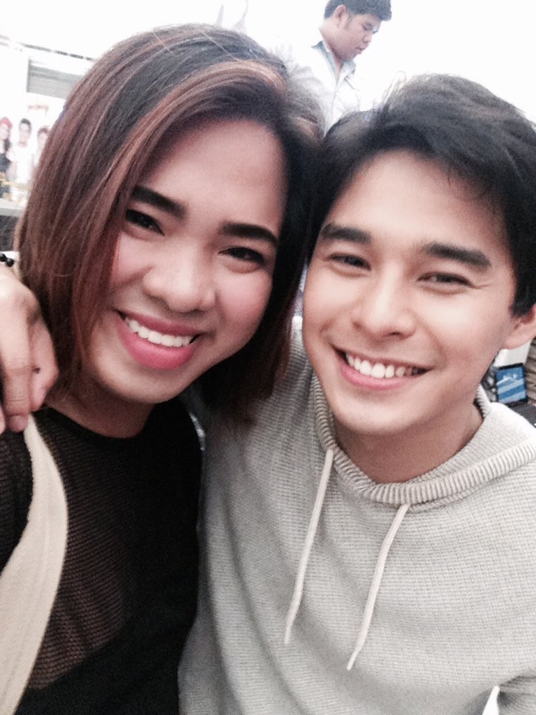 LeslyNavi's tweet photo. Ano na mccoy?? Hahaha 2013 to 2017 halos 5yrs na pla.. Hahaha my mag bago man nandito parin ako for u. 

#FirstPhotowithMccoyChallenge https://t.co/9Dg2Y2A2Lo