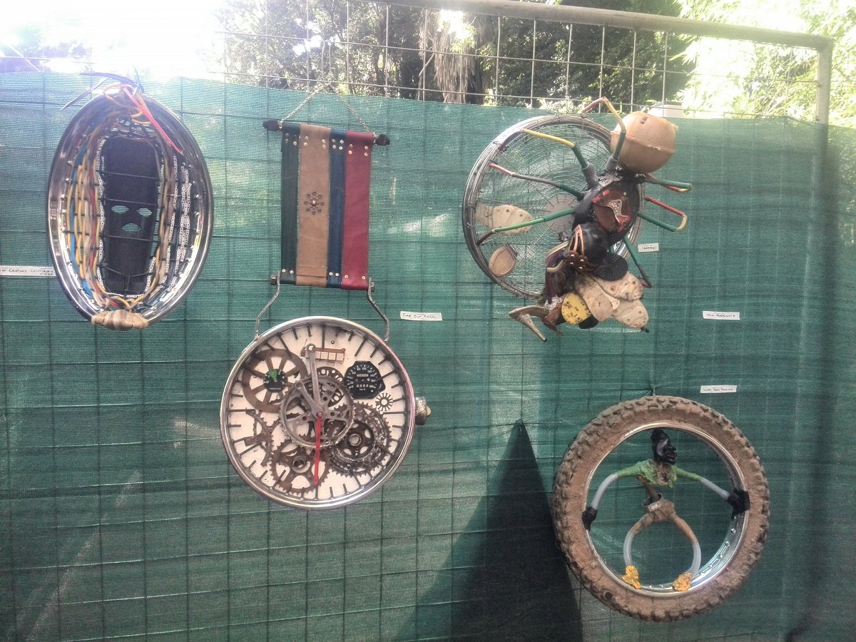 #OwnYourRubbish 
These guys are making everything and anything from waste <a href="/UNICEFZIMBABWE/">UNICEF ZIMBABWE</a> <a href="/Zimsunshinegrp/">zimsunshinegroup2016</a> <a href="/P_VanDamme_EU/">Philippe Van Damme 🇪🇺🇺🇦</a> <a href="/SwedeninZW/">Sweden in Zimbabwe 🇸🇪</a>