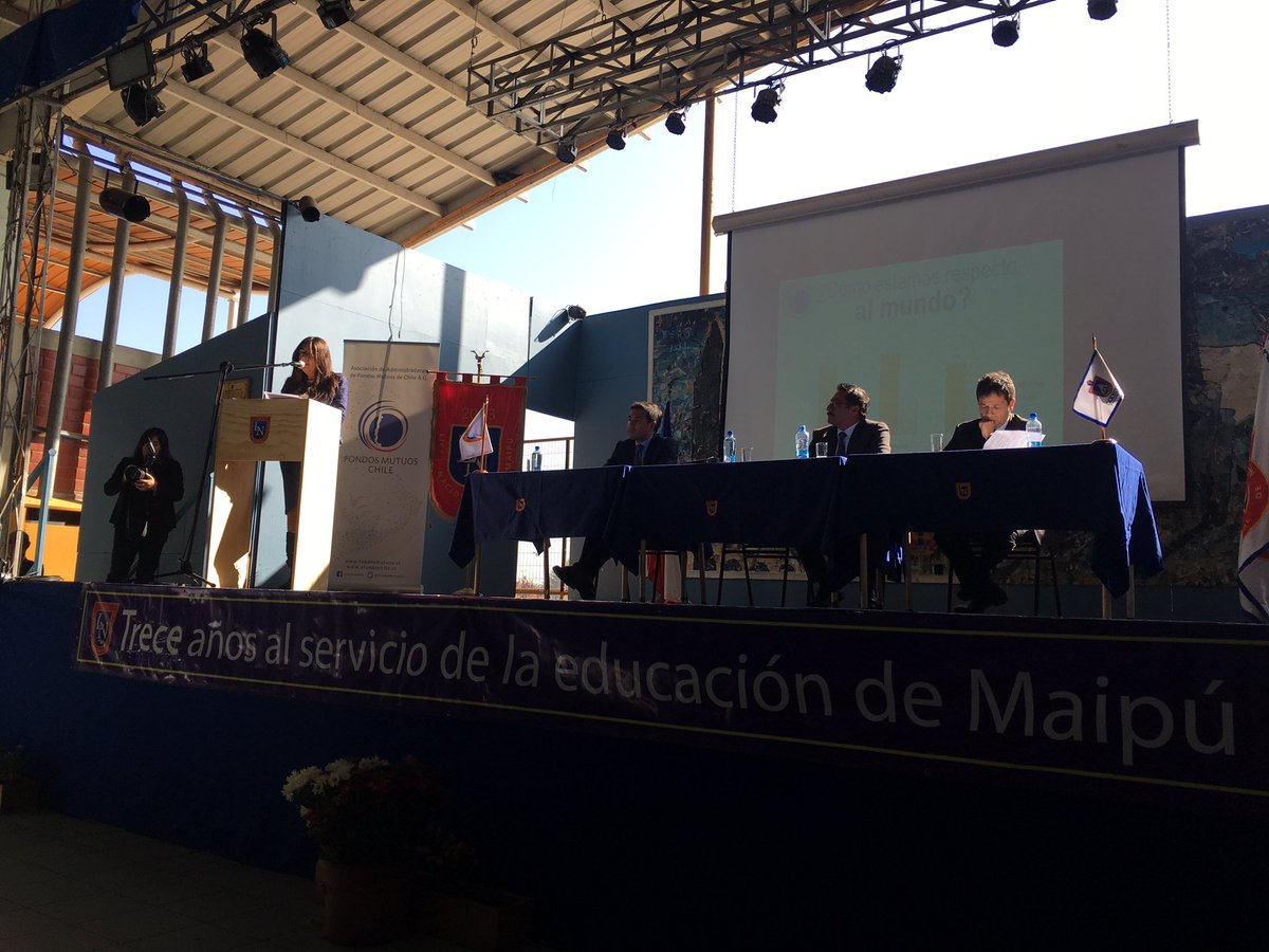 Inaugurando el programa A Fondo en mi Futuro 2017 junto a <a href="/FondosMutuosCL/">Fondos Mutuos Chile</a>. El objetivo es llegar a más de 2000 alumnos este año.